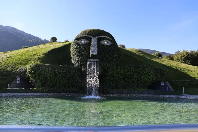 Giant & Chambers of Wonder