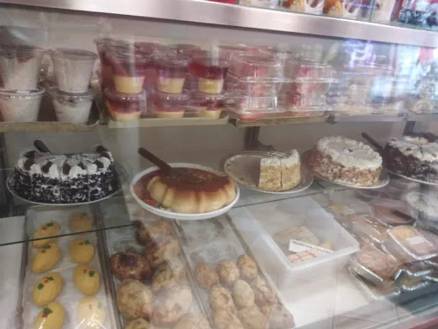 Pancitos Tuttis Peruvian Bakery