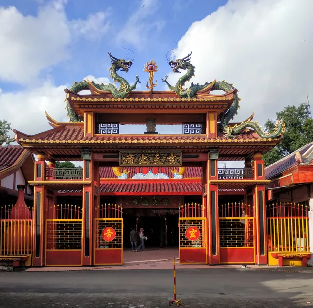 Klenteng Hian Thian Siang Tee