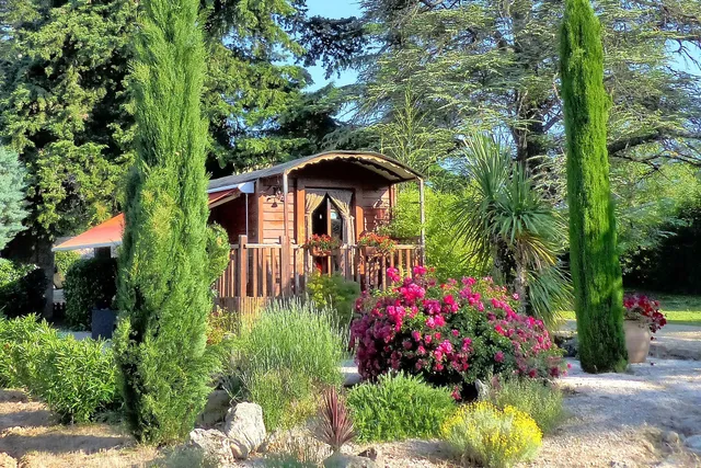 Domaine de Conillieres - Gîtes de charme avec piscine