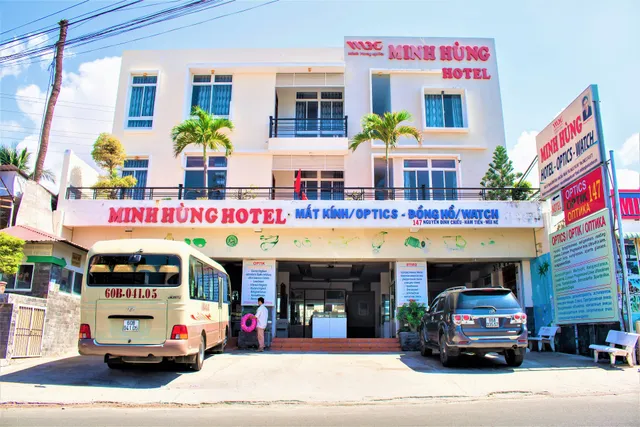 Khách Sạn Minh Hùng ( Minh Hung Hotel )