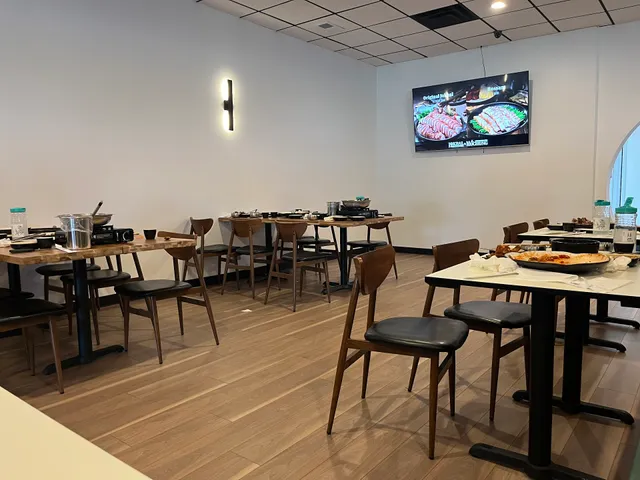 Jokbal Night Market Glenview (족발야시장 & 무청감자탕 글렌뷰)