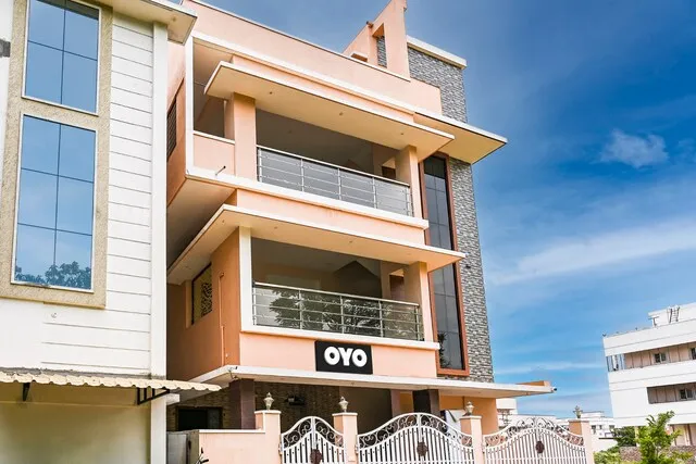 OYO Flagship Sharin Service Apartments
