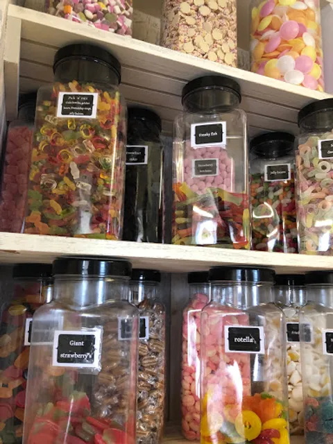 Caffi Porth Colmon/ Harbour Way