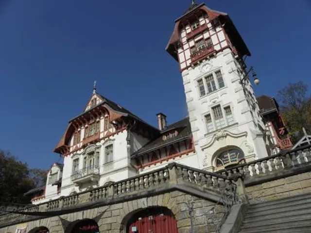 Labyrinthruine im Bürgerpark Theresienstein