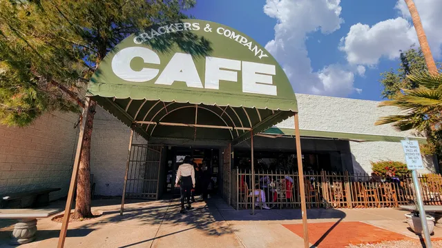 Crackers & Co. Cafe