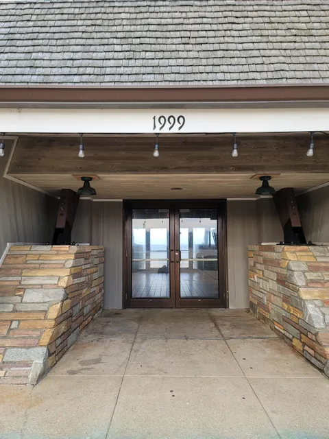 George’s Lighthouse Bar & Grill