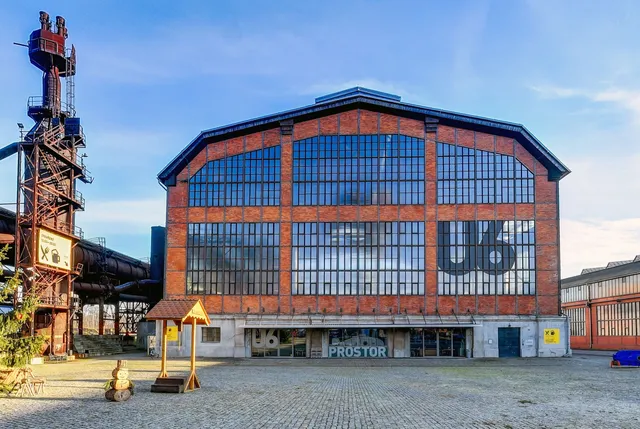 The small world of technology U6