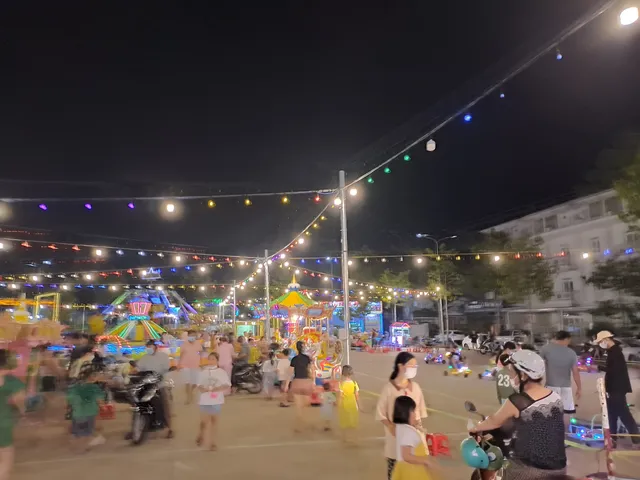 Bach Dang Night Market