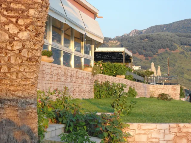 Costas Golden Beach Hotel