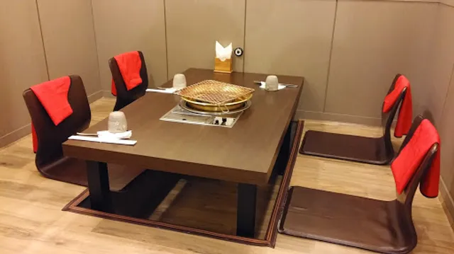 신선한우촌 / Sinsun Hanwoo Village / 新鲜韩牛村 / 新鮮韓牛村