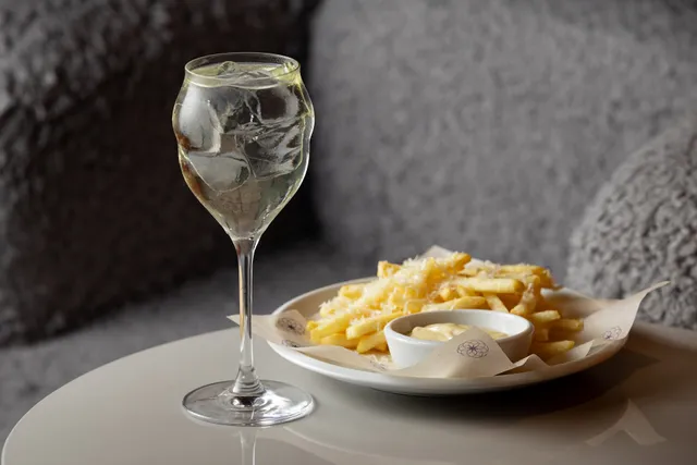 Solids Billiard Club & Bar