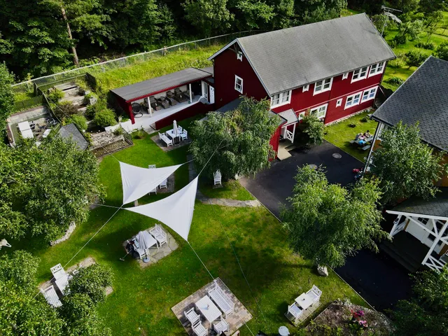 Valldal Fjord Lodge B&B
