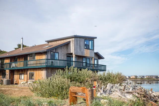 Lighthouse River Inn