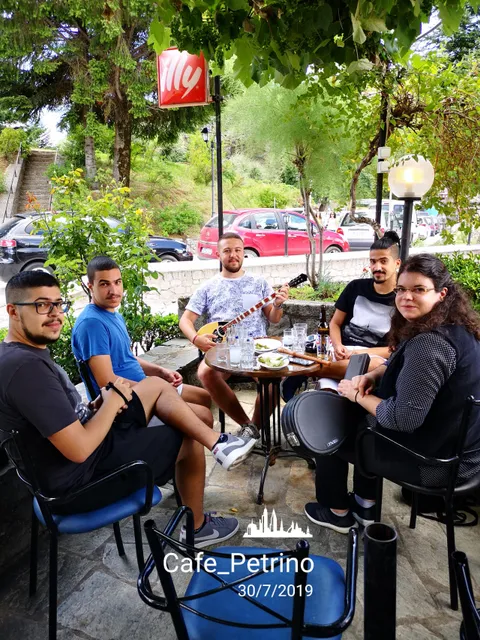 ΠΕΤΡΙΝΟ Cafe