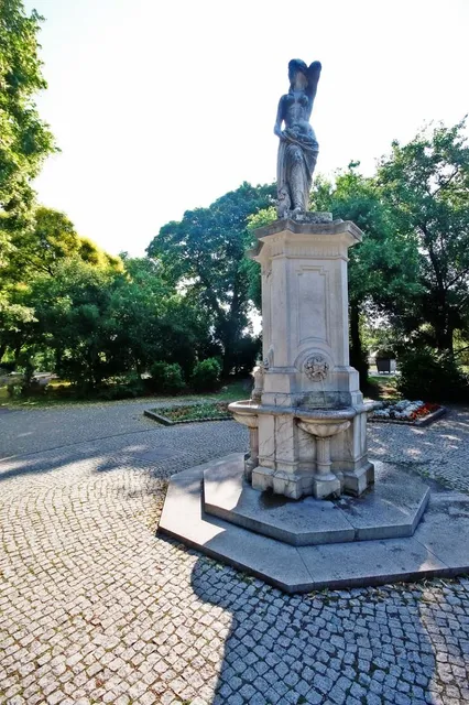 Donauweibchen-Brunnen