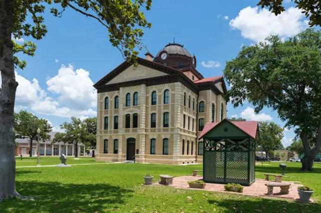 Okhotnichiy Domik Knyazya Paskevicha V Derevne Korenevka