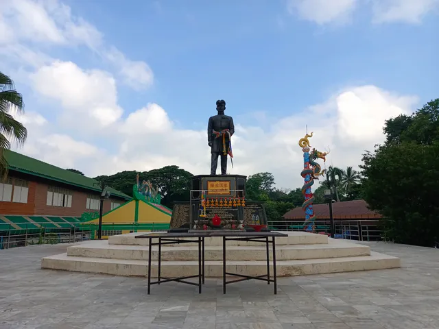 Phra Si Phanommat Kondee Muang Laplae Monument
