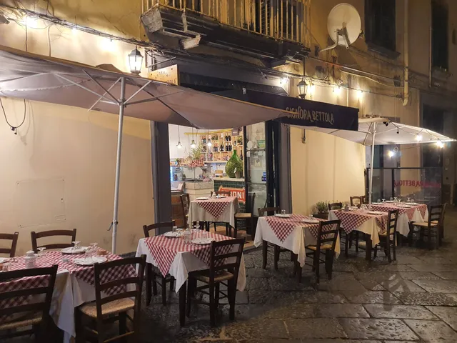 Signora Bettola - Napoli (Chiaia)