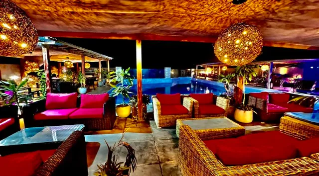 Le Rooftop H2 Lounge