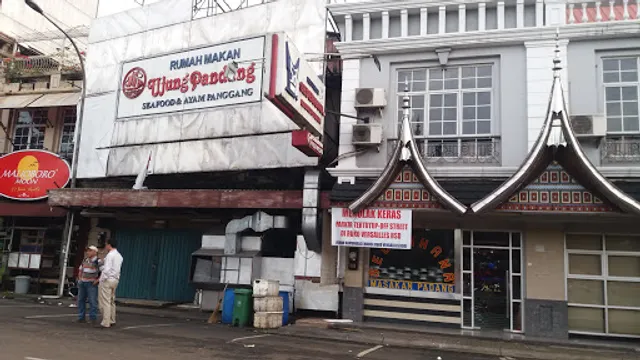 Ujung Pandang Restaurant - Seafood & Grilled Chicken