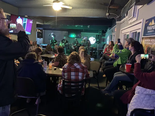 High Dive Bar and Grill