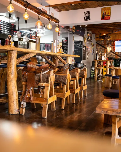 Friend's Burger Saloon