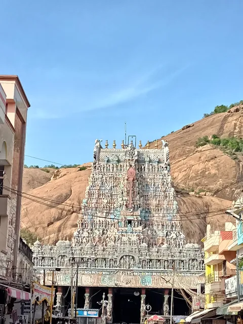 PM Lodge & Vetrivel Restaurant