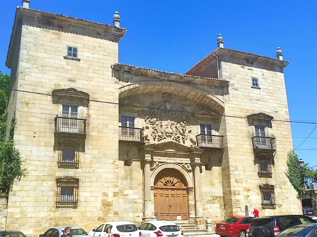 Palacio de Chiloeches (Espinosa de los Monteros)