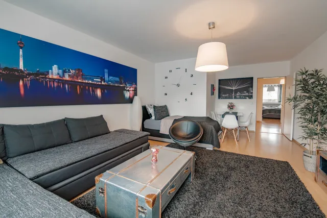 Deluxe Downtown Apartment