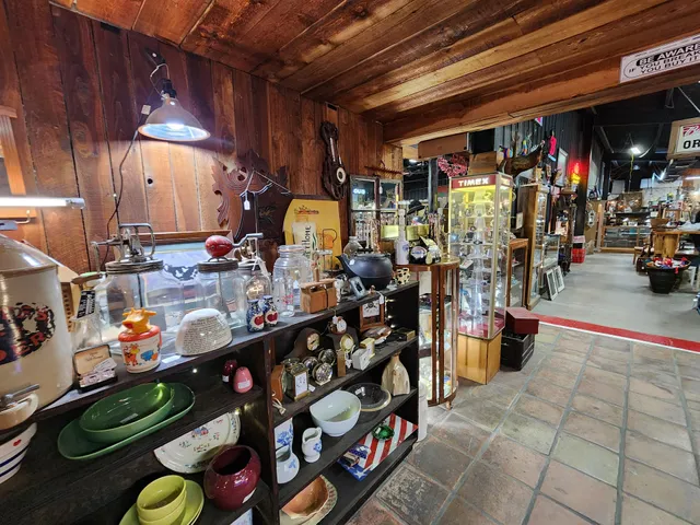 The Saloon Antiques & Collectibles