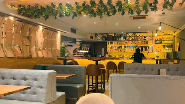 Mumbai Metro Bar