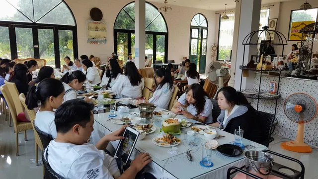 ร้านอาหารแพรเพียงพอ