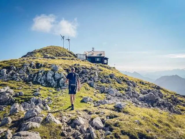 Prešernova koča na Stolu