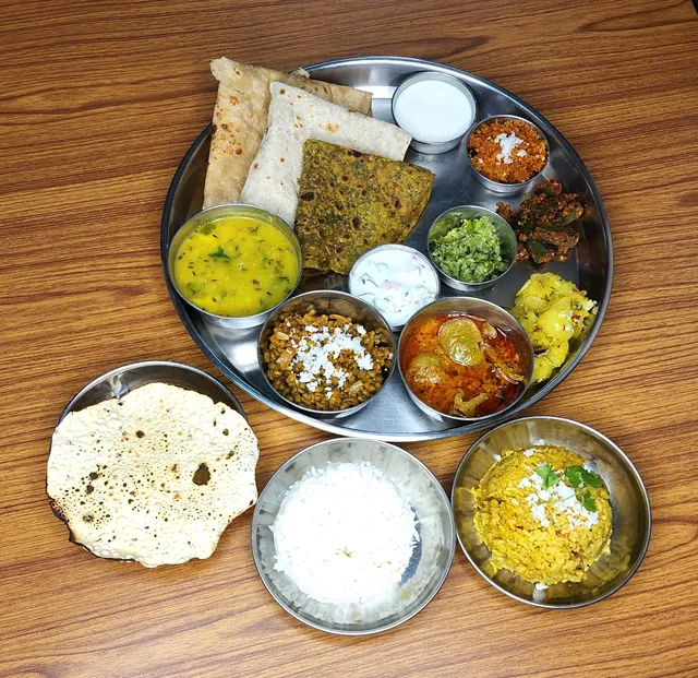 Padmavati Bhojnalaya | Pure Veg Restaurant | Homemade Taste | Maharashtrian Thali
