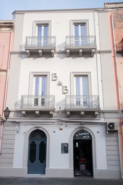 B & B LIBERTY PALACE