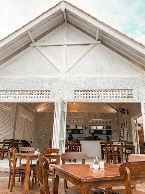 Patio Coffee And Comfort Food