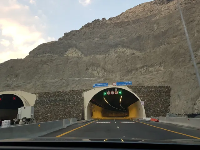 Al Multaqa Tunnel (2700 meters)