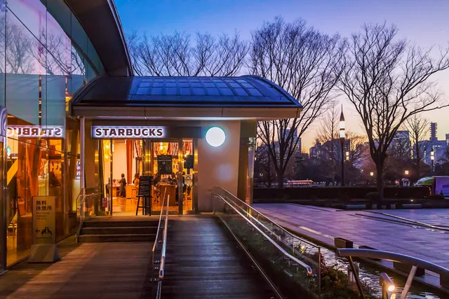 Starbucks Coffee - Kokyo Gaien Wadakura Fountain Park