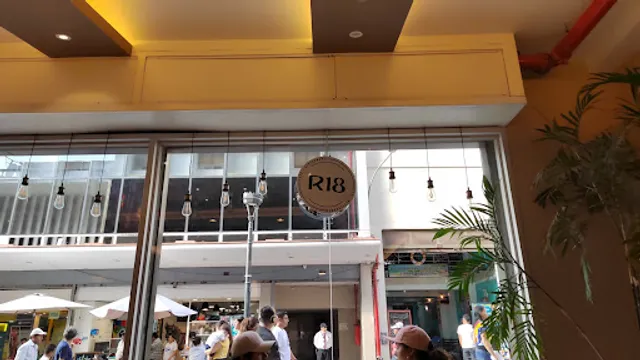 R18 Restaurante & Bar