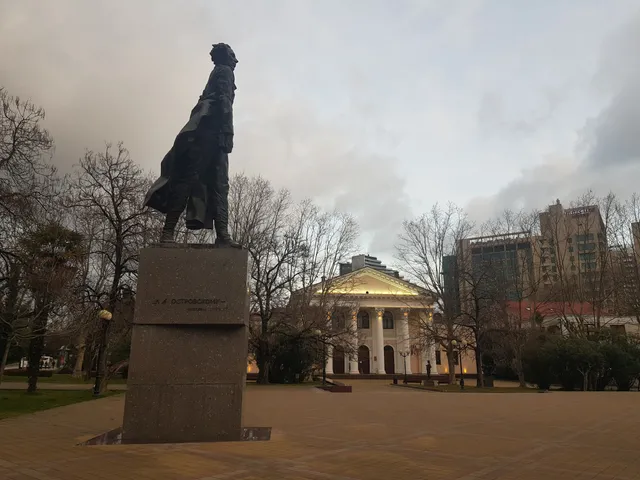 Pamyatnik Nikolayu Ostrovskomu