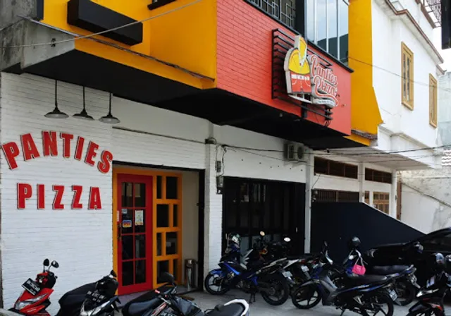 Panties Pizza Tengku Zainal Abidin