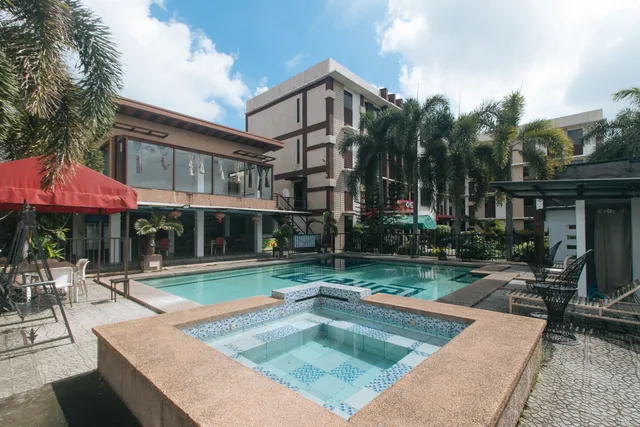 RedDoorz Premium @ The KWE Hotel and Resort