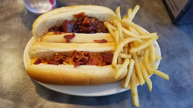 G&L Chili Dogs
