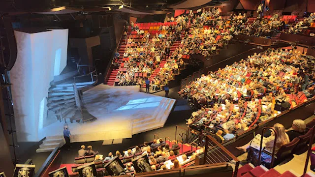 Ovation Express Cafe at the Guthrie Theater