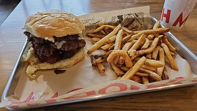 MOOYAH Burgers, Fries & Shakes