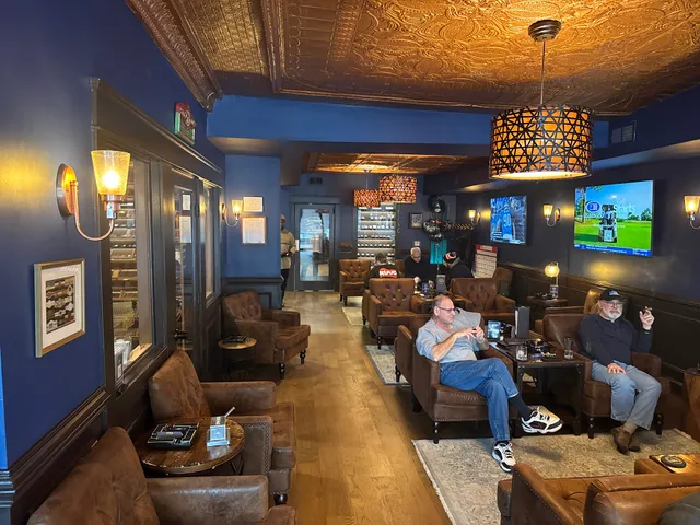 Puros Cigar Lounge