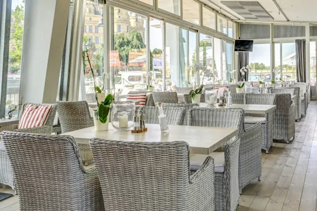 Restaurant / Cafe/ Bar Pier-7