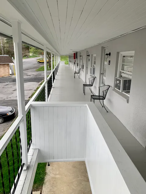 Mountain Springs Motel & Apartments