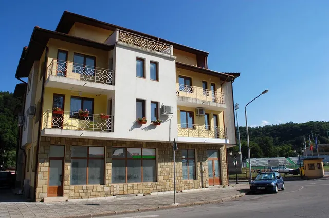 Petrov Apartment Tryavna